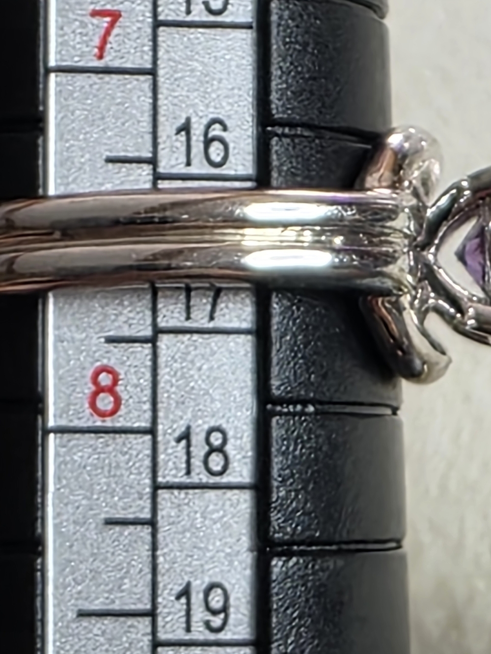 Purple CZ Solitaire Ring Silver Tone Split Shank Statement Ring Size 7.5 - Picture 3 of 3